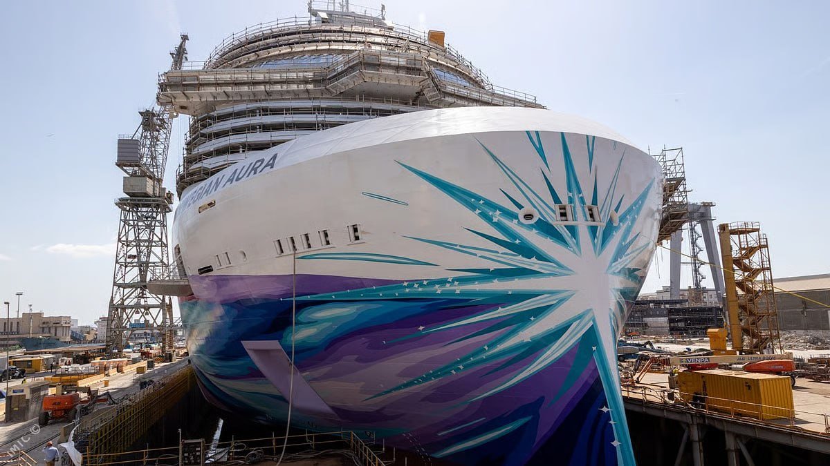 Fincantieri спустила на воду новый лайнер "Norwegian Aura"